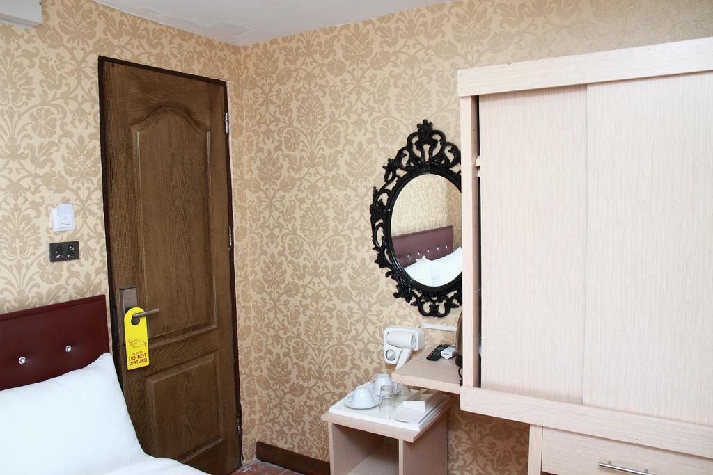 Harrys Suite Hotel Banguecoque Quarto foto