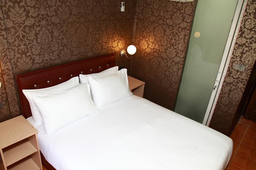 Harrys Suite Hotel Banguecoque Quarto foto