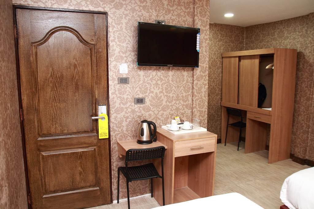 Harrys Suite Hotel Banguecoque Quarto foto