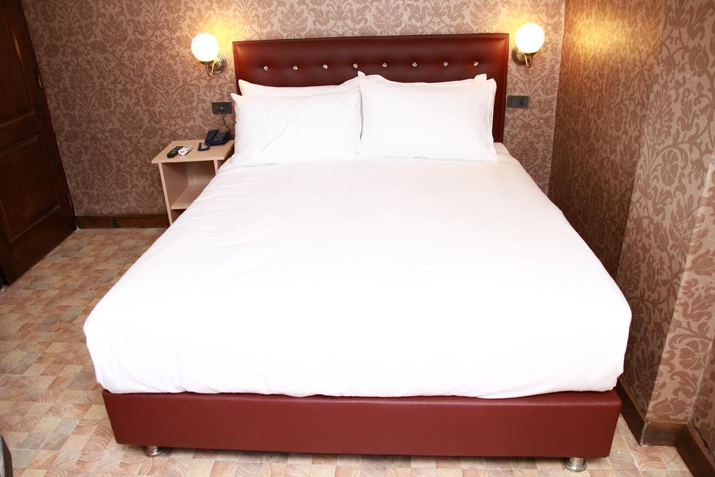 Harrys Suite Hotel Banguecoque Exterior foto