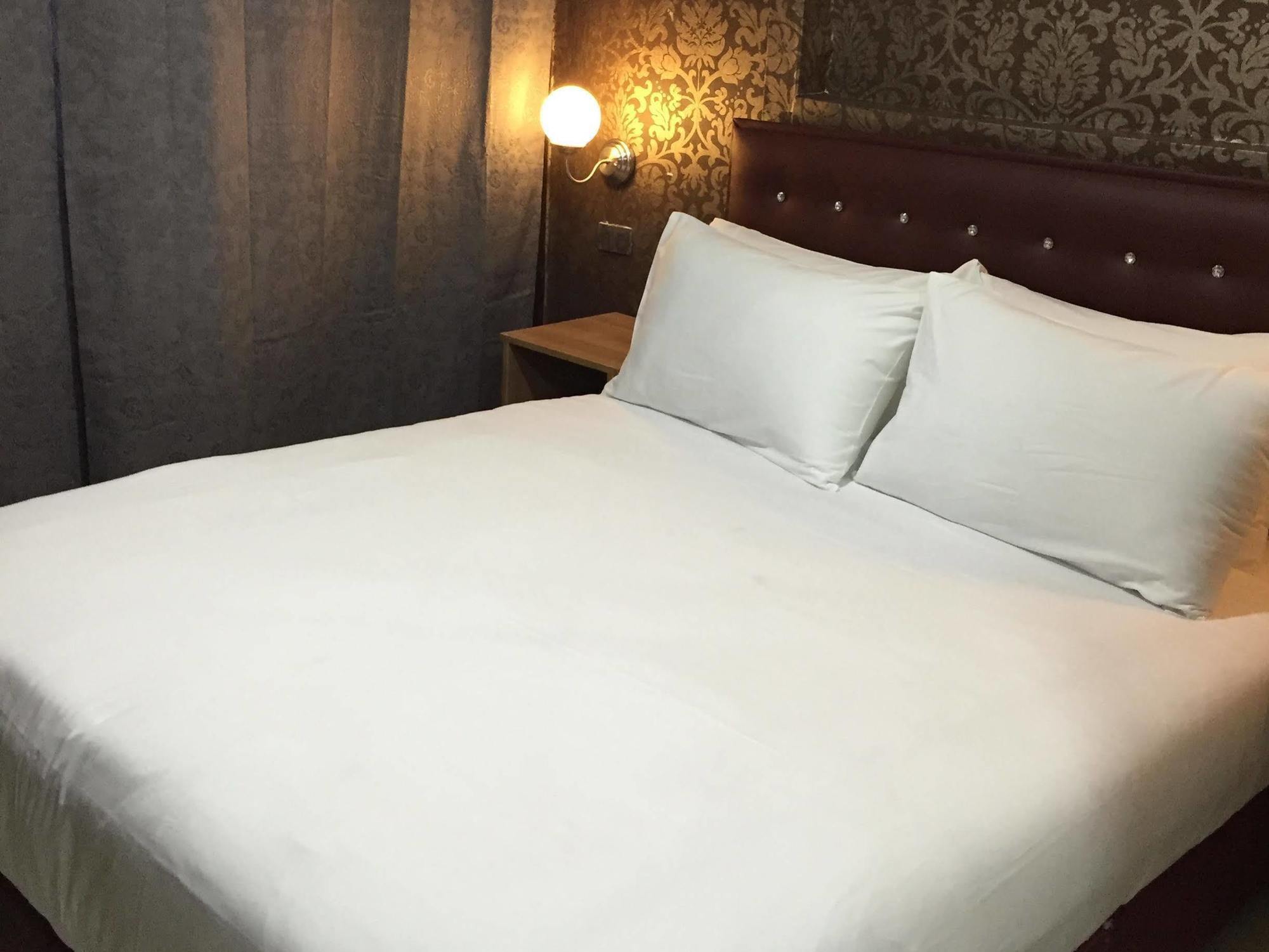Harrys Suite Hotel Banguecoque Exterior foto