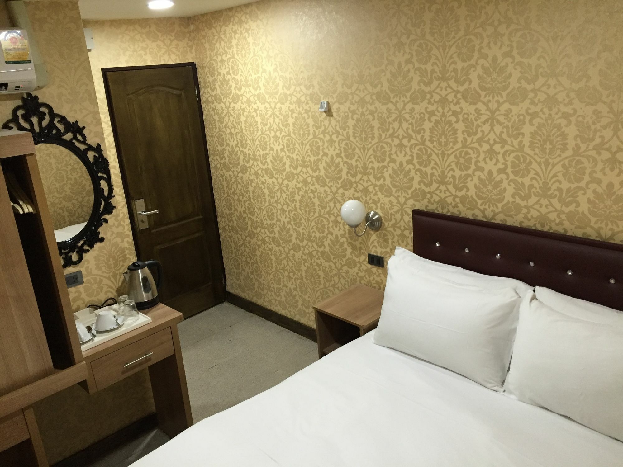 Harrys Suite Hotel Banguecoque Exterior foto