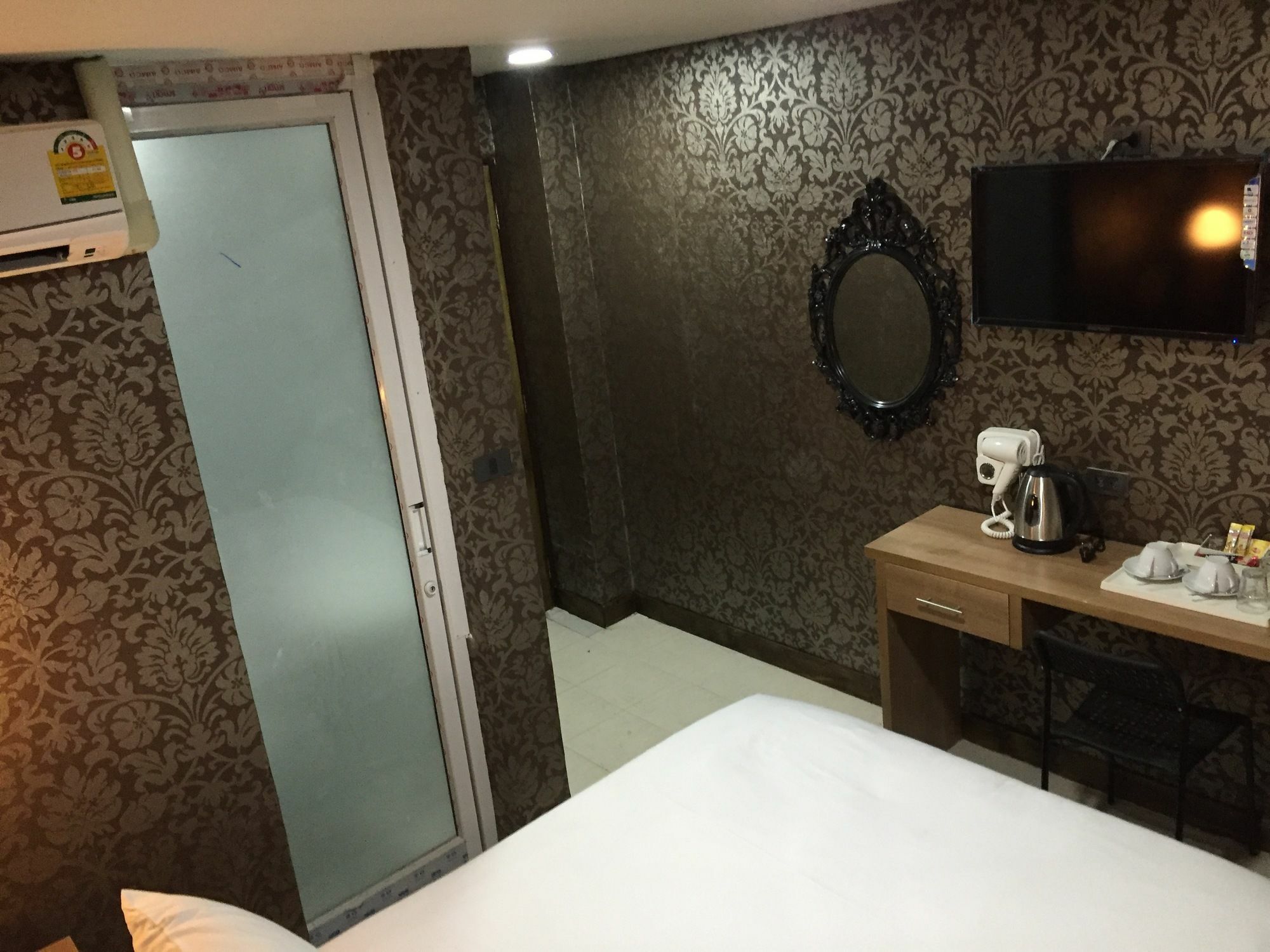 Harrys Suite Hotel Banguecoque Exterior foto