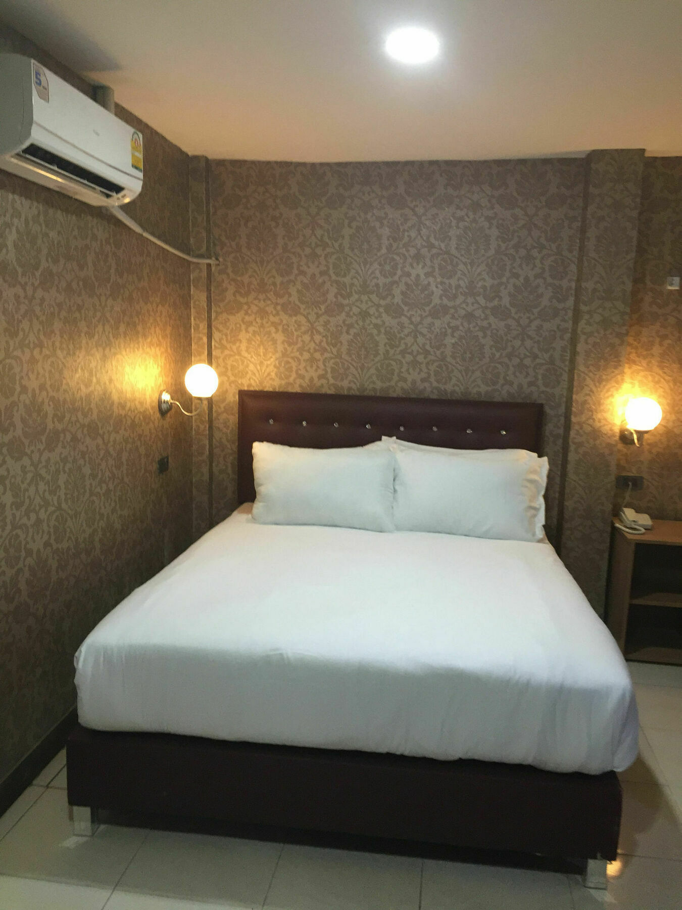 Harrys Suite Hotel Banguecoque Exterior foto
